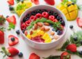 Fresco y Vibrante: El Arte de Elaborar Ensaladas de Frutas