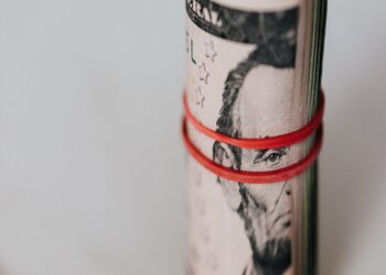 Comprensión de la Influencia de las Tasas de Interés en el Endeudamiento y el Ahorro