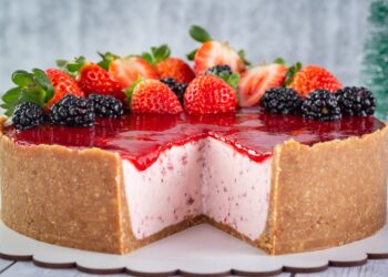 Dicha de Bayas: Elevando Pasteles con la Vitalidad de las Bayas Frescas