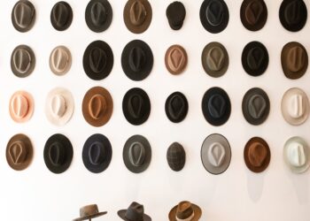 Estilos de Sombreros a Través de las Épocas: Los Gorros Siempre Cambiantes de la Moda