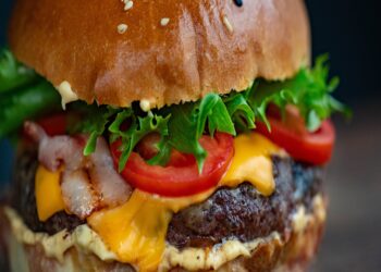 La Clásica Americana: Hamburguesas y una Receta Sencilla para Deleite Casero